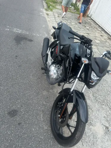 Moto em estado de loja