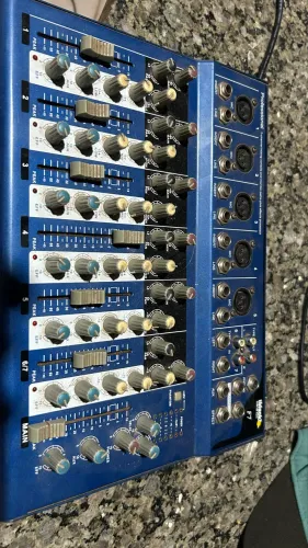 Amplificado jbl mais mesa de 7 canais