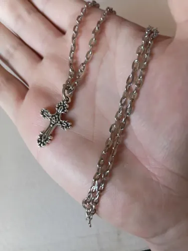 Crucifixo estilo Medieval Bizantino. NOVO. Aço com banho de ródio. 60 cm por 4 mm.