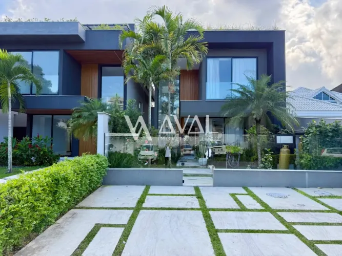 Casa triplex de 360m² no condomínio Interlagos de Itaúna na Barra da Tijuca para venda por