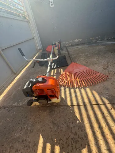 Roçadeira profissional Husqvarna 131R