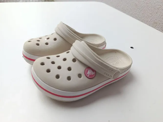 Crocs original tamanho 22 ou c4 infantil feminino