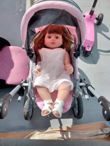 Boneca Reborned + carrinho de passeio 350,00