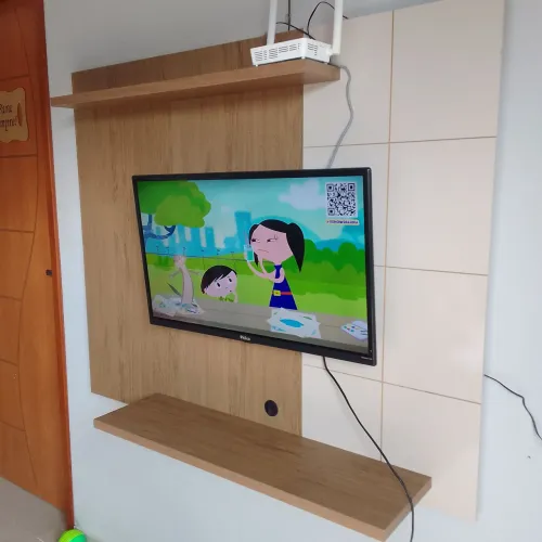 Vende-se painel suspenso para TV