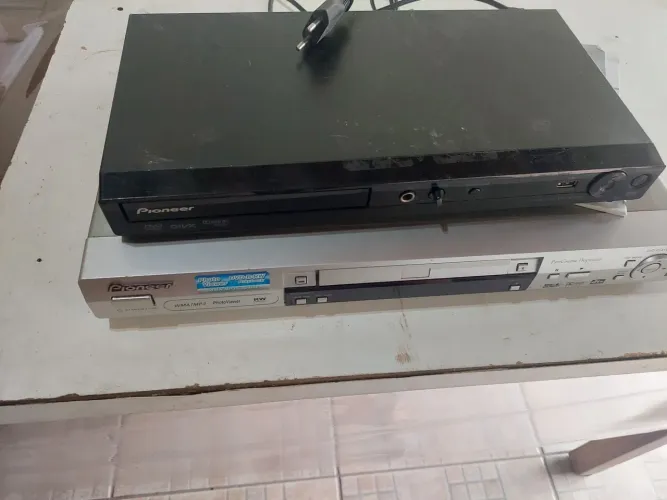 Vendo 2 dvd pioneer   pra conserto  ou retirada de peças 