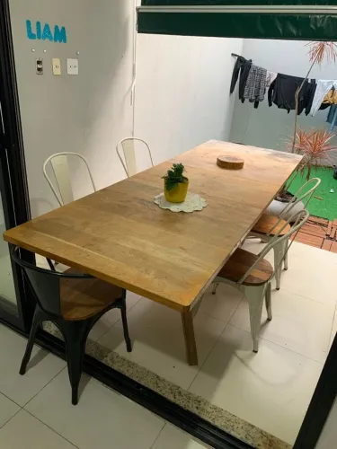 Mesa de jantar rústica em madeira  - 6 e 8 lugares