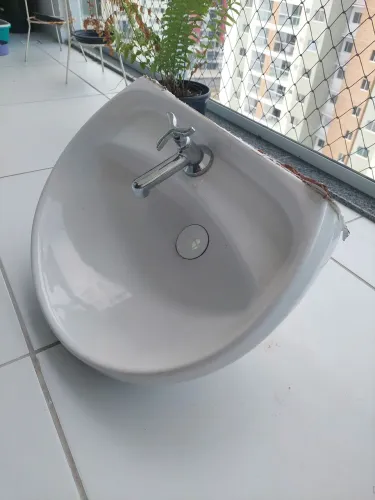 Pia Lavatório Banheiro + Torneira Cromada