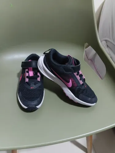 Tênis ?  menina  pouco usados 