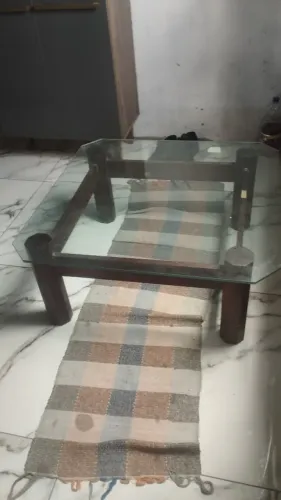 Mesa de centro com vidro