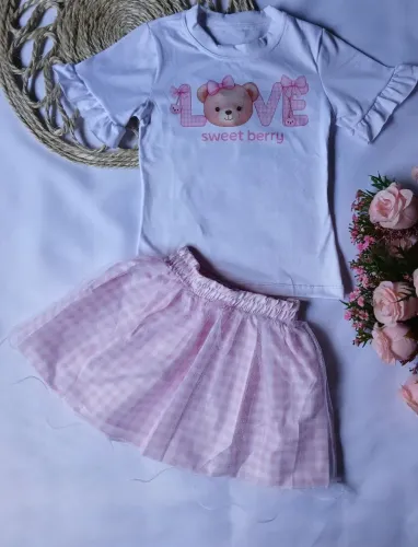 Conjunto Infantil com Saia Xadrez com Sobreposição de Tule.