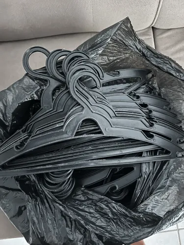 100 cabides plásticos