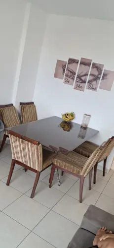 Vendo mesa com 6 cadeiras
