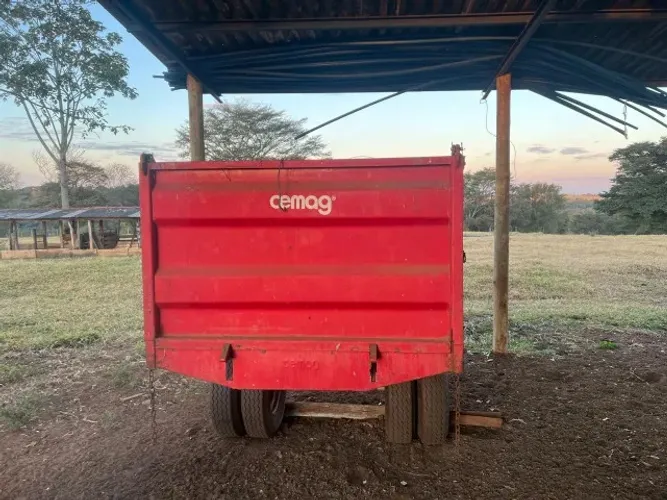 Carreta Agrícola Hidráulica 5T Graneleira da Cemag