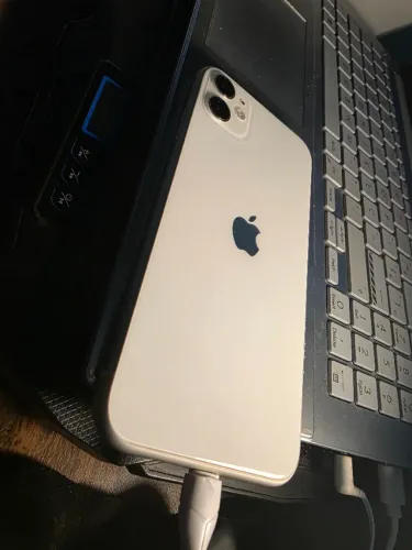 iPhone 11 - 64 GB - única dona