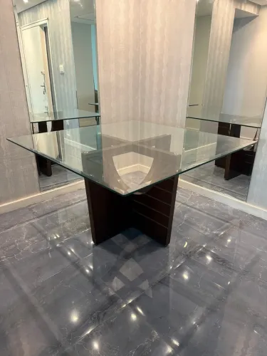 Mesa de jantar quadrada 1,40x1,40 tampo de vidro 10mm bisotado
