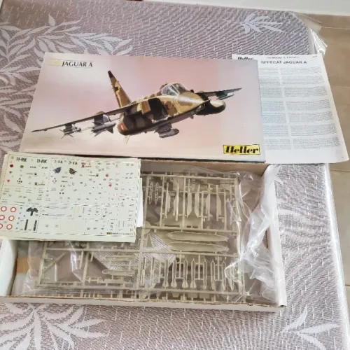 KIT de plastimodelismo SEPECAT Jaguar-A da marca Heller, na escala 1:48.