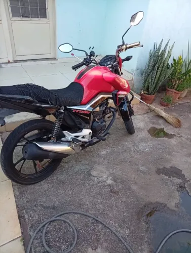Titan 160cc vermelha