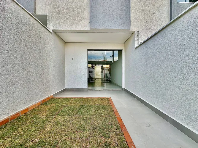 CASA GEMINADA COM 2 SUÍTES E 2 VAGAS PLANALTO