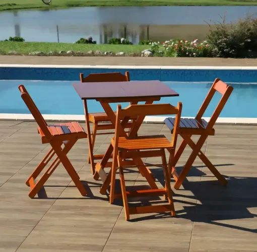 JOGO DE MESA DE MADEIRA COM 4 CADEIRAS