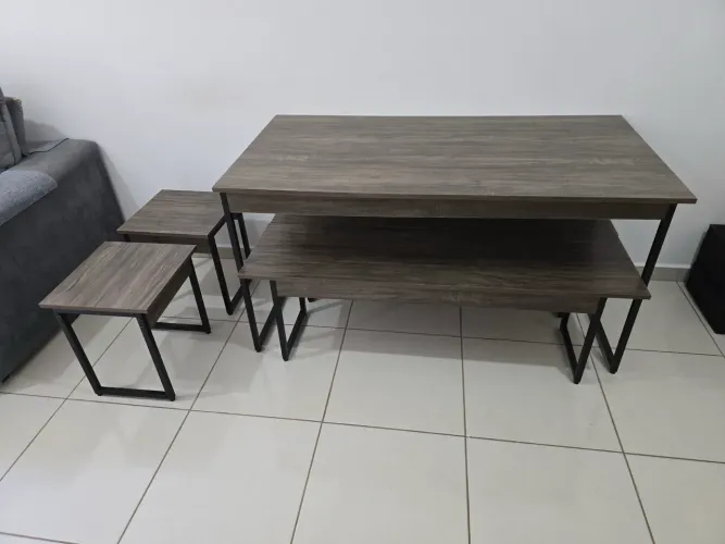 Conjunto Mesa e Bancos