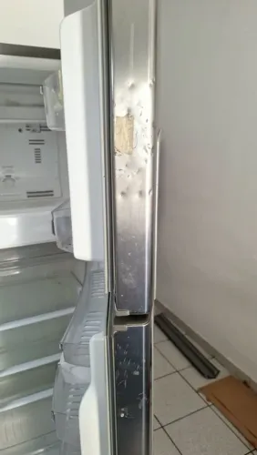 Geladeira inox com defeito 