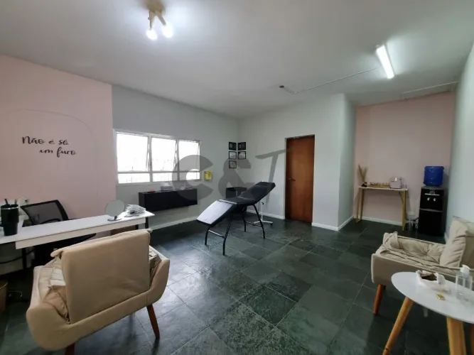 Prédio Comercial Reformado à Venda na Cidade Dutra - São Paulo/SP.