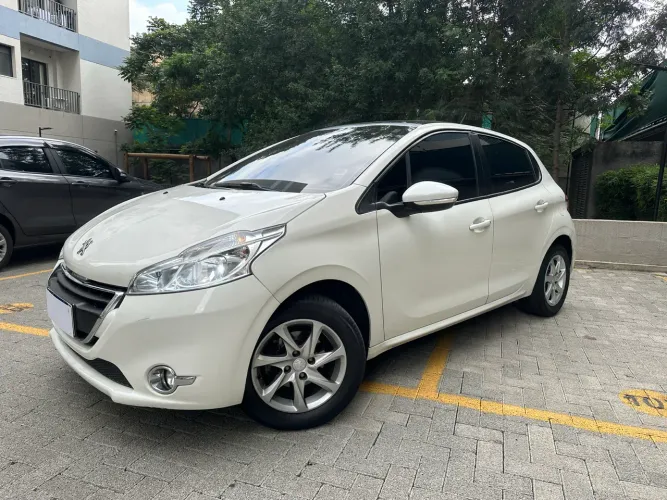 Peugeot 208 Allure 1.5 Flex 8V 5P 2014