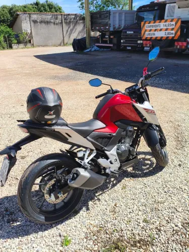 Honda CB 300F Twister ABS 2025/2026 - Apenas 700 km!<br><br>? MOTO PRATICAMENTE ZERO KM! ?