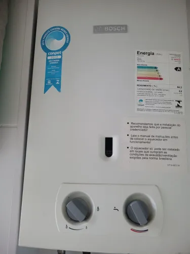 Aquecedor de agua Komeco...08litros..está com vazamento de água 