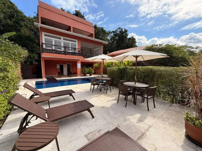 Casa em Condomínio na Praia de Camburizinho | 3 Suítes | 450m da Praia | Escritura Definit