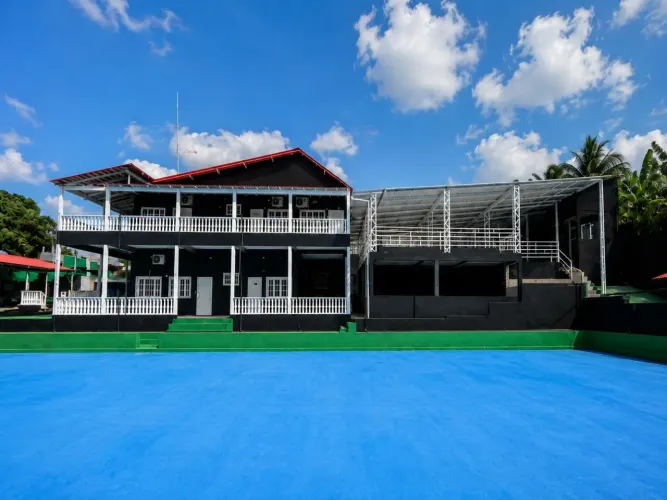 Chácara na cidade com 3.500 m², piscina, 5 quartos e 2 quadras - Colônia Santo Antônio