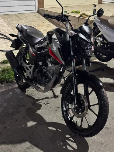 VENDO TITAN 160 PRETA, ANO 2026, ÚNICO DONO 2600KM RODADOS