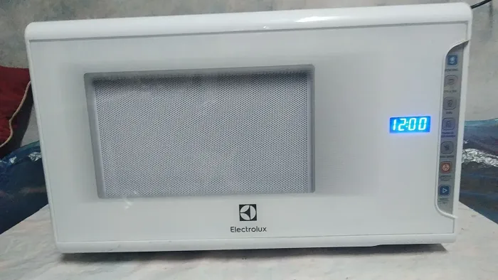 Microondas Electrolux (31 litros)em ótimo estado, funcionando perfeitamente