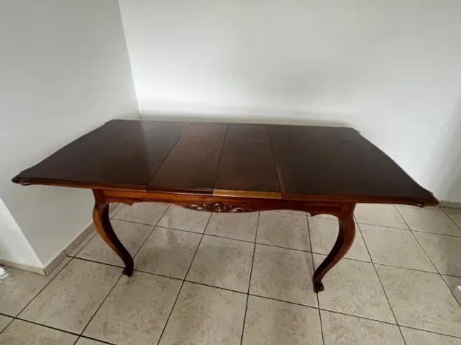 Mesa de jantar antiga em madeira 