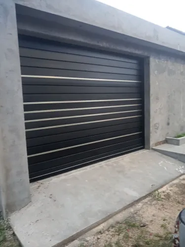 Portões basculantes automatizados 