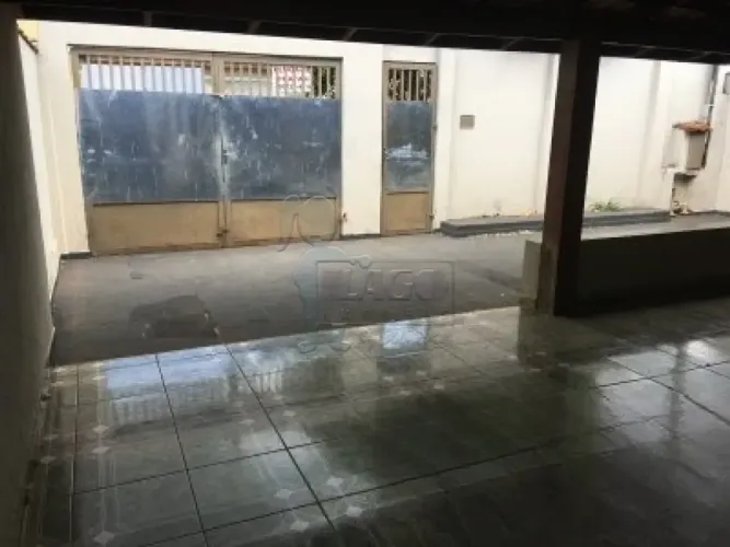 CASA EM BRODOWSKI COM EDÍCULA NO FUNDO