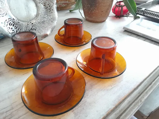 Xícaras Duralex âmbar, são 4 em perfeito estado.