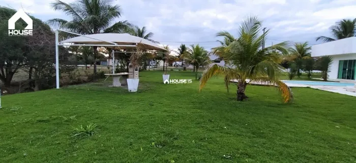 Casa de 3 quartos com piscina em condomínio fechado