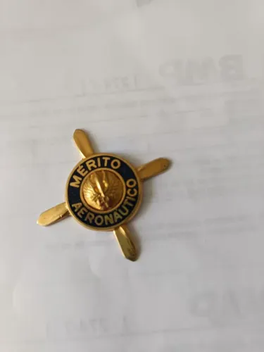 Medalha do mérito aeronáutico.