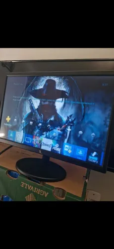 Vendo monitor 3Green de 19,5", com entrada HDMI, ideal para PC, PS4 e outros aparelhos.