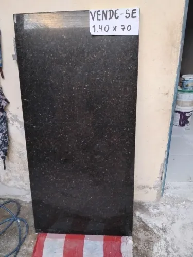 Pedra de granito verde ubatuba 140×70 com acabamento usada 