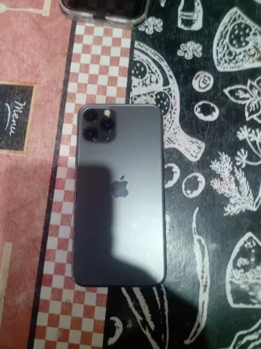 iPhone 11 Pro com acessórios ( vendo ou troco )