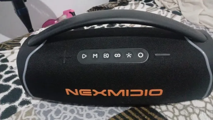 Vendo caixa de som com 02 meses de uso 