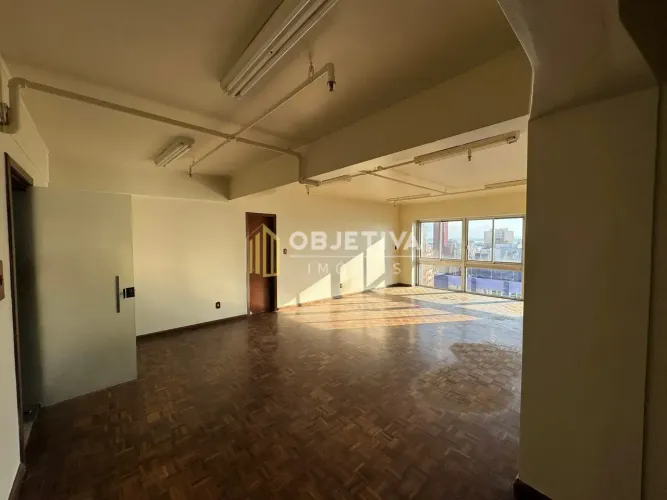 Sala Comercial 120m² no Centro | 3 Salas + Vista Guaíba | Segurança 24h