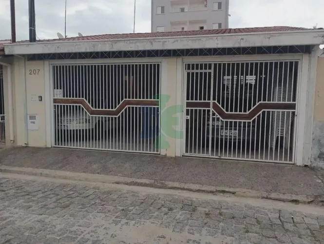 Casa para venda possui 174 metros quadrados com 3 quartos em Jardim Jacinto - Jacareí - SP
