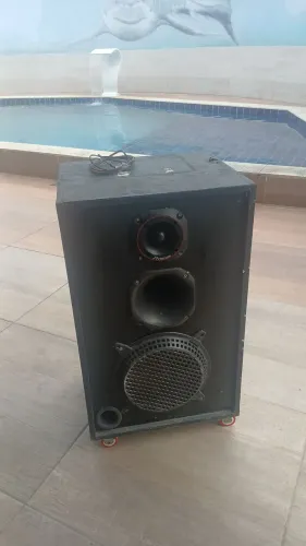 VENDO CAIXA DE MONTADA DE SOM
