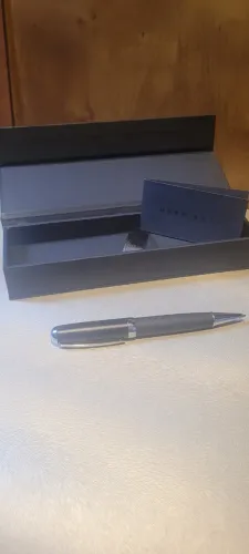 Caneta Hugo Boss laka preta fosco com revestimento