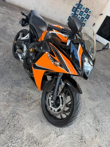 CBR 650F moto nova para pessoas exigentes