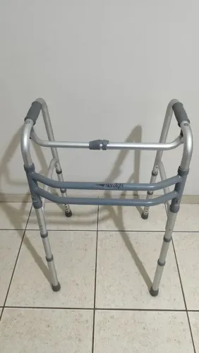 Vendo andador de alumínio hidrolight 3 barras dobravel até 135kg