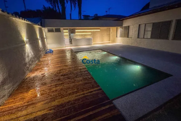 CASA A VENDA DE ALTO PADRÃO NO GUARUJÁ  4 QUARTOS, PISCINA E LAZER COMPLETO